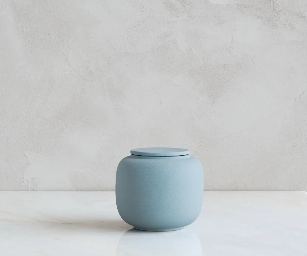 Keramische kleine urn Seres grijsblauw eco engobe
