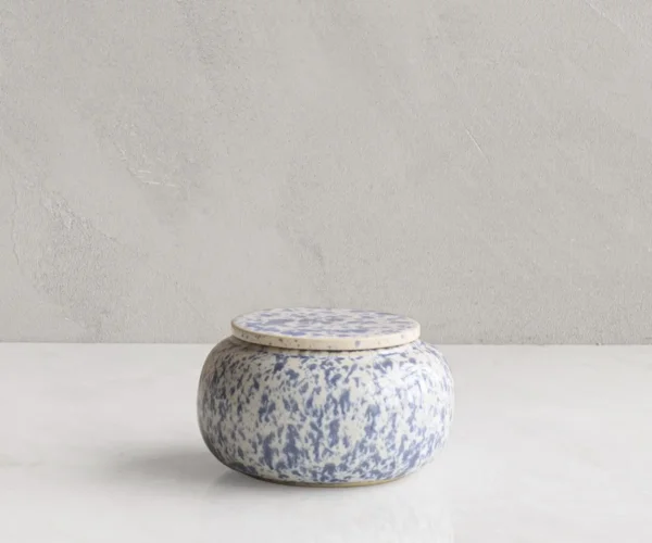 Keramische mini urn Seres wit & blauw gespikkeld keramiek