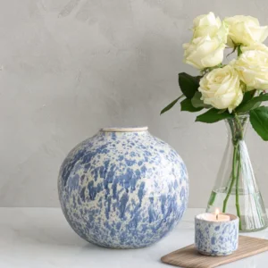 Keramische urn Veda wit & blauw gespikkeld keramiek 2