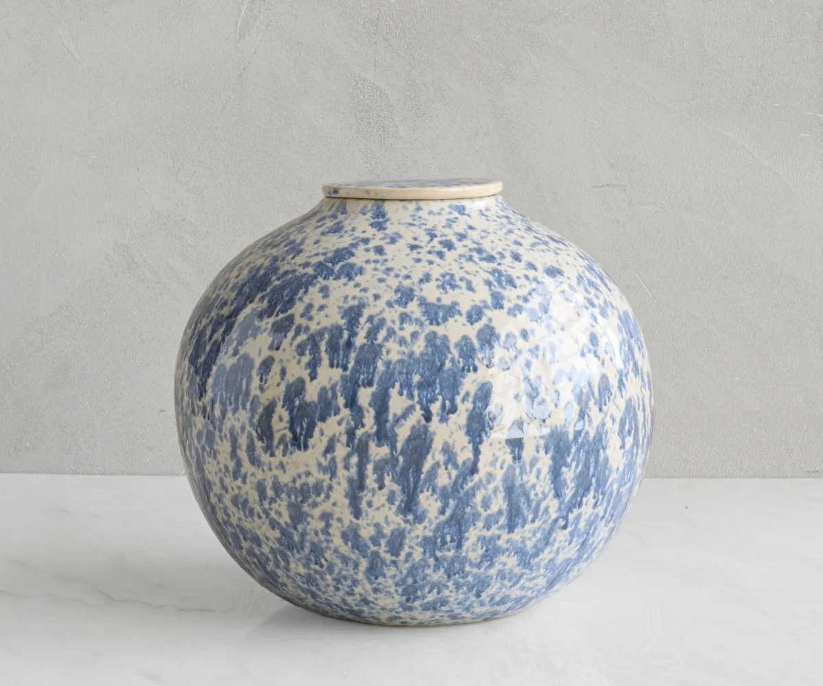 Keramische urn Veda wit & blauw gespikkeld keramiek
