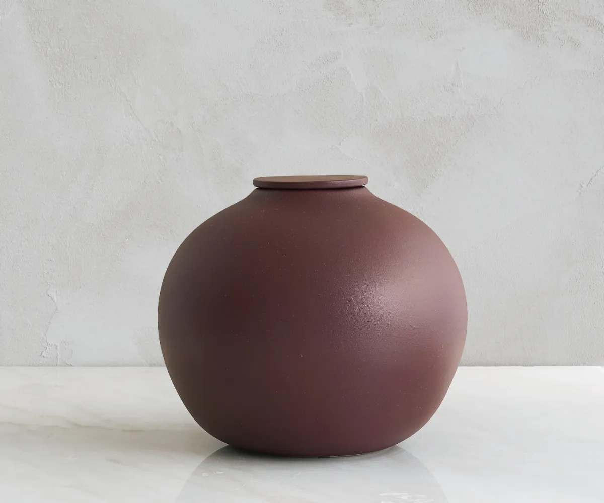Keramische urn Veda roodbruin eco engobe
