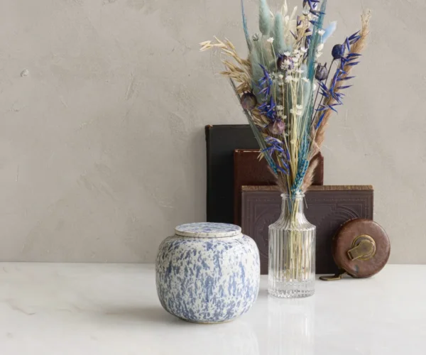 Keramische kleine urn Seres wit & blauw gespikkeld keramiek 2