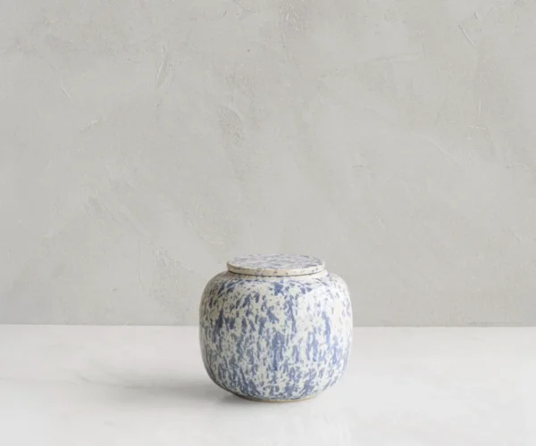 Keramische kleine urn Seres wit & blauw gespikkeld keramiek