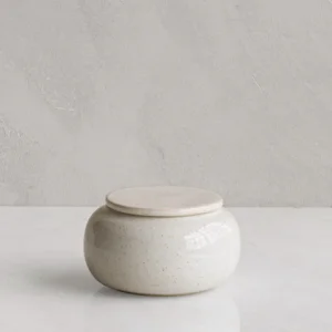 Keramische mini urn Seres wit gespikkeld keramiek