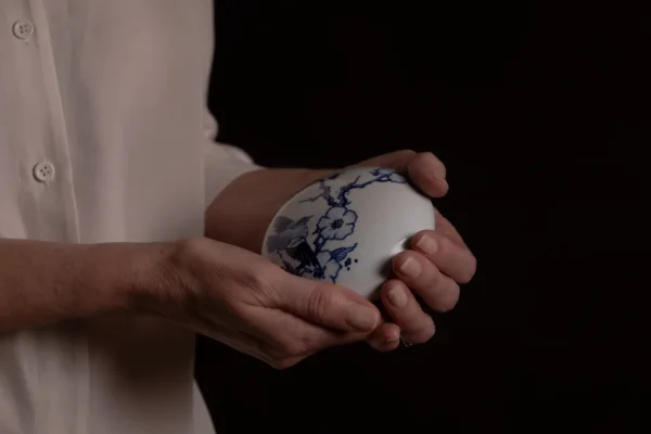 Memento Blue Pebbles by Royal Delft mini-urn hand