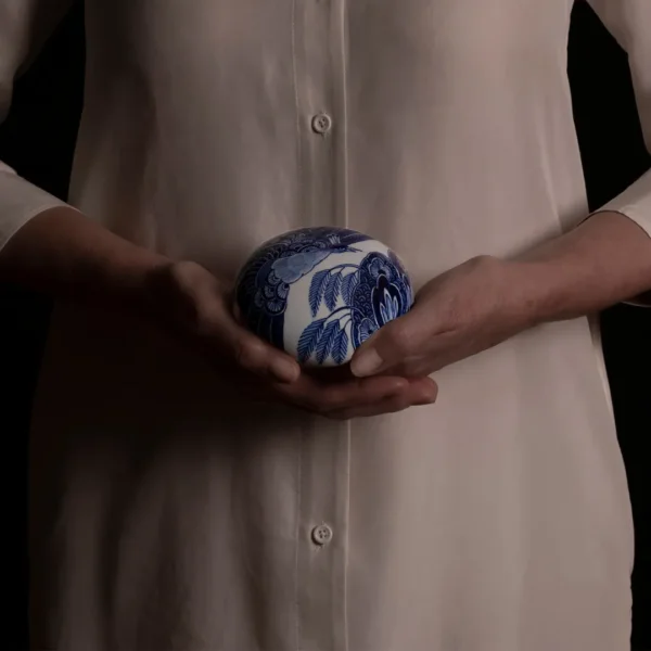 Royal Delft Memento Blue Pebble Tempo Doeloe mini urn hand