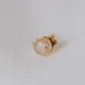 Round stud as oorbellen/assieraad