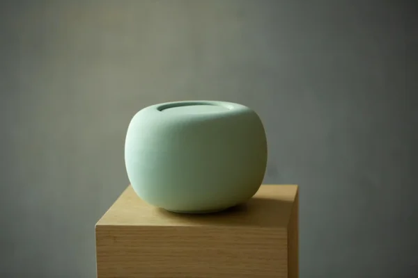 Keramische urn Luz Varengroen sfeerbeeld