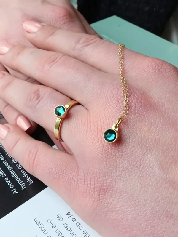 Birthstone ashanger / assieraad mei smaragd goud model