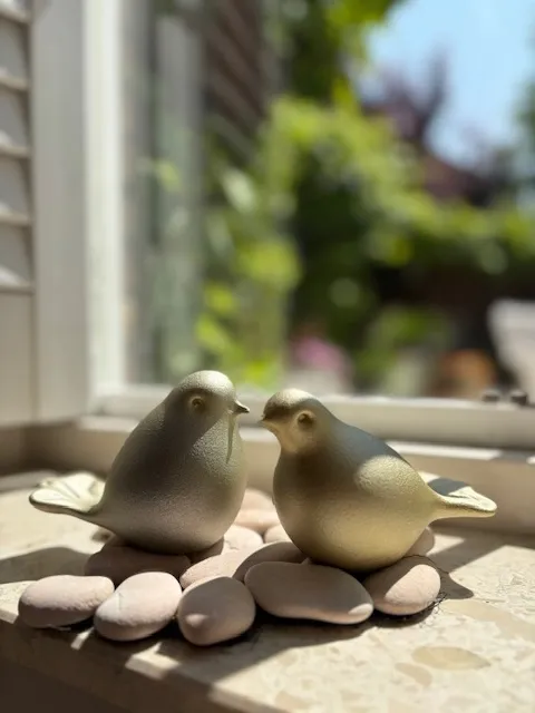 Mini urn vogel mat goud kristalglas sfeerbeeld