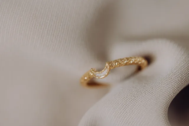 Moon as ring/assieraad