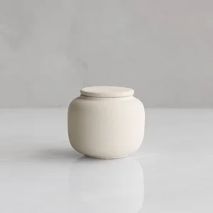 Keramische mini-urn Kora zacht beige engobe