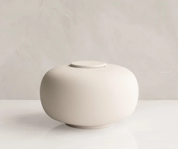 Artemis-urnen-noma-ps-beige-02 Keramische urn Noma zacht beige engobe