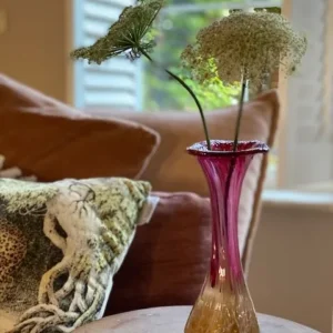 Glazen urn vaasje rose-beige kristalglas sfeer