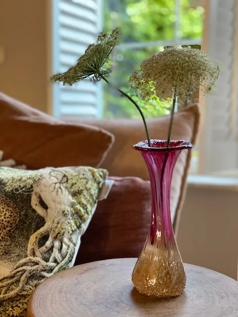 Glazen urn vaasje rose-beige kristalglas sfeer