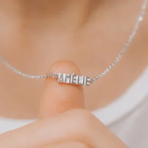 Naamketting bar met drukletters